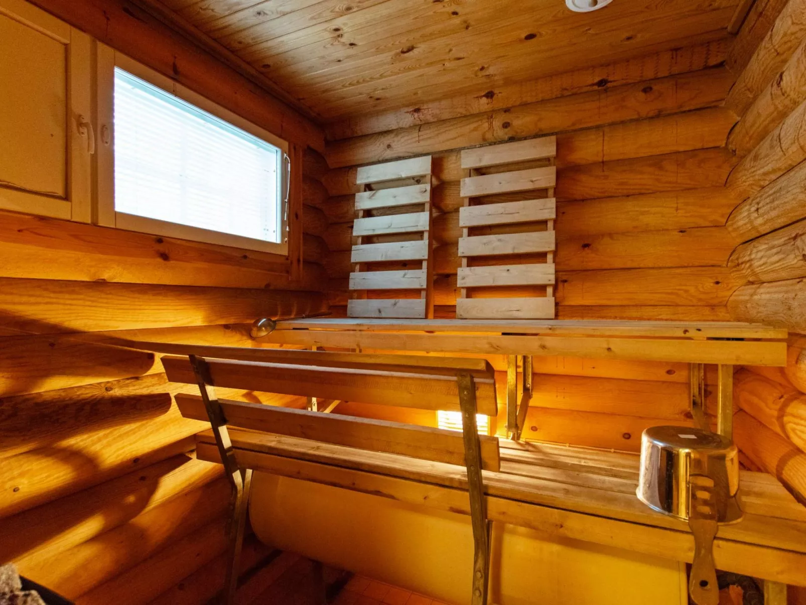 Kilpolan orvokki-Inside