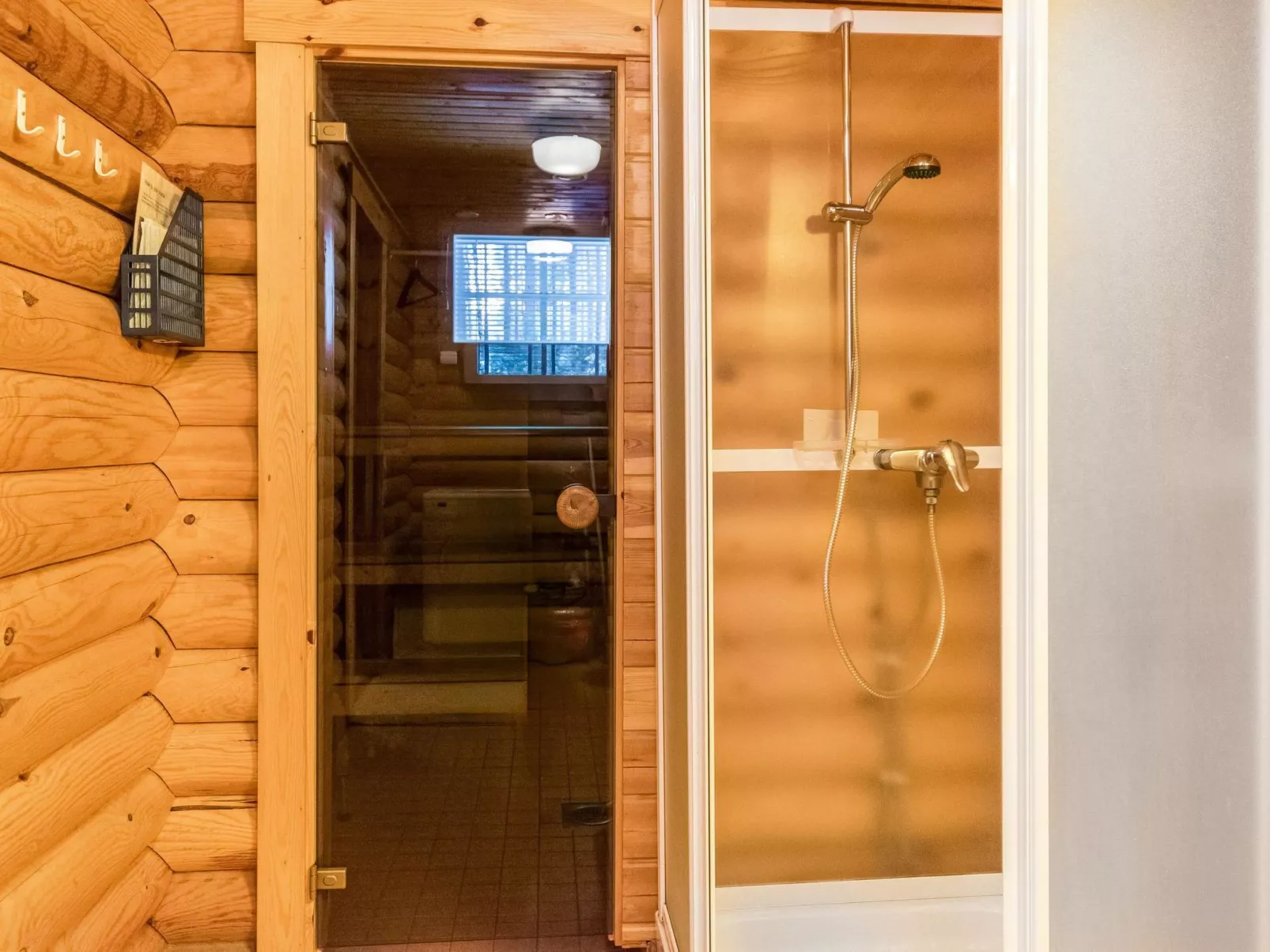 Kilpolan karoliina-Dedans