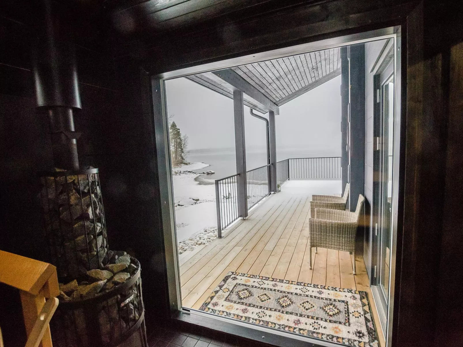 Lakeside villa-Dedans