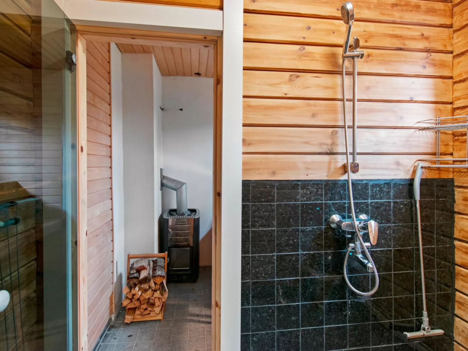 Sakarinniemi, vaikon loma 5-Drinnen