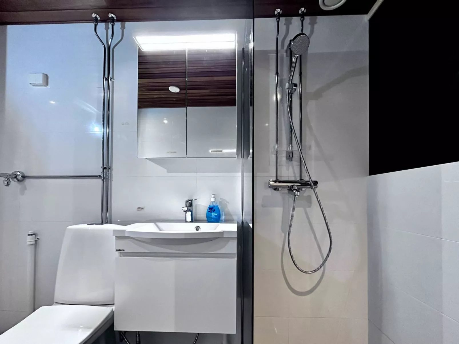 Lomakivakka b6-Dedans