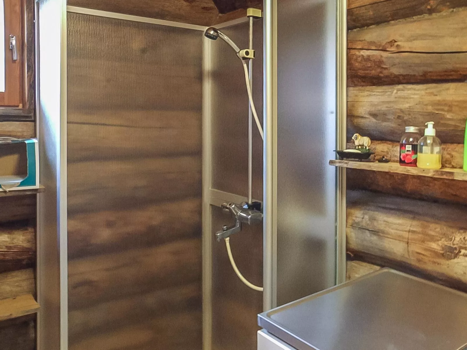 Honkapirtti, vuotunki-Dedans