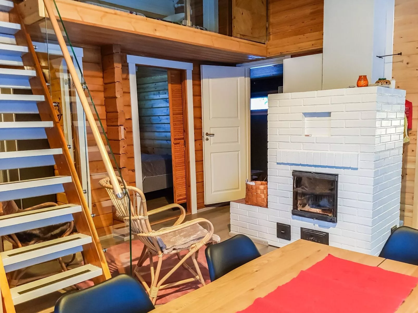 Lomamaja rukaranta-Dedans