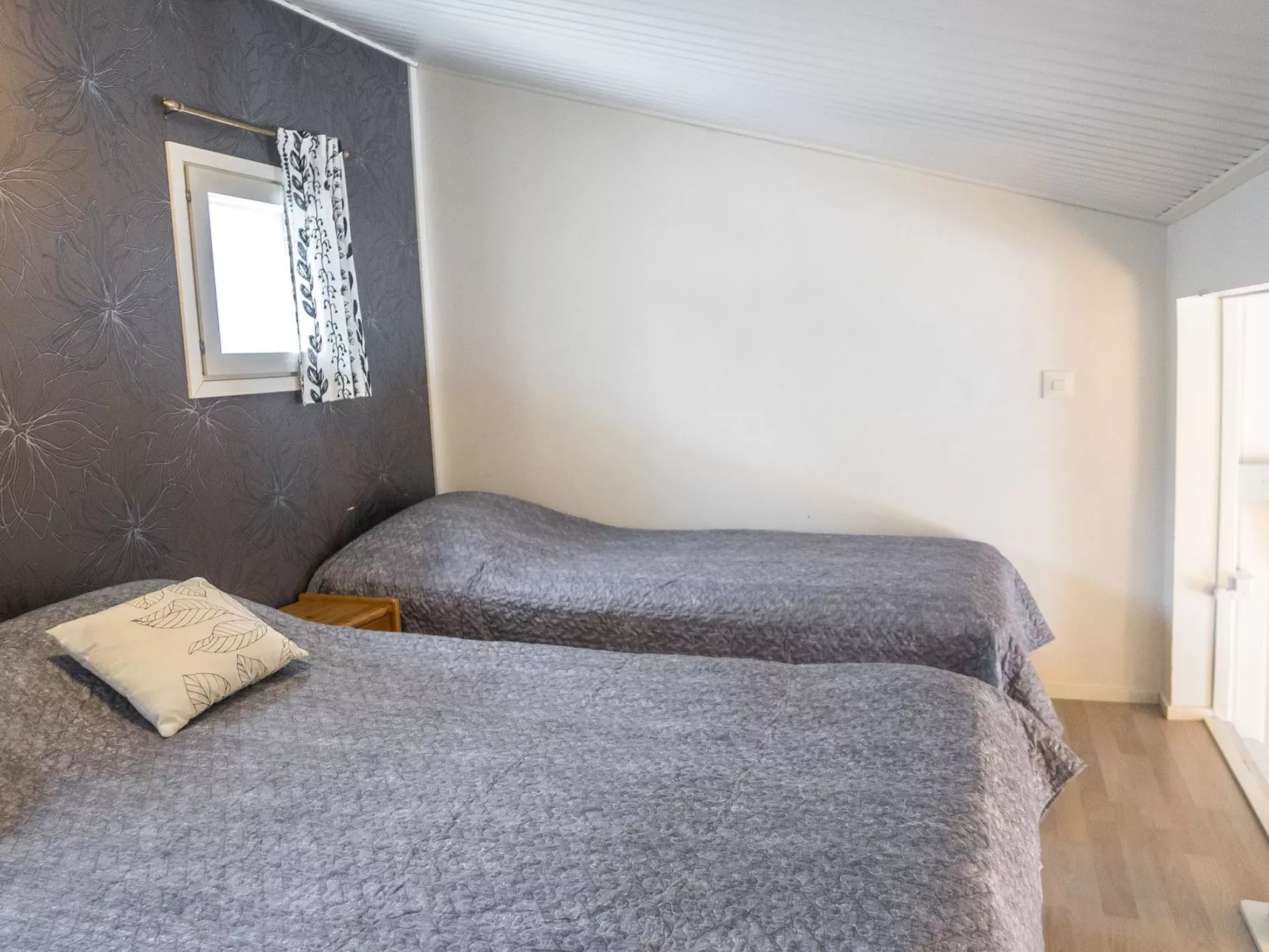 Lomakatti 7 b-Inside