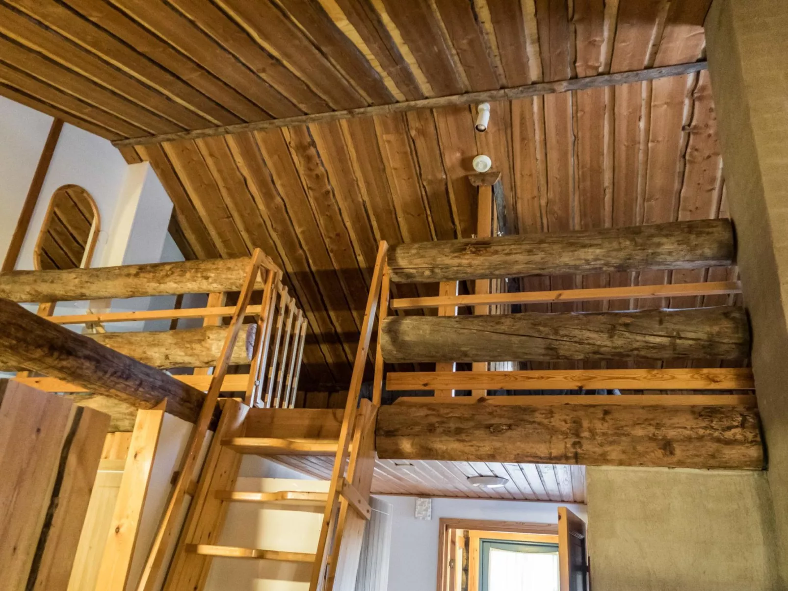 Vuokatinportti a7 susiportti-Inside