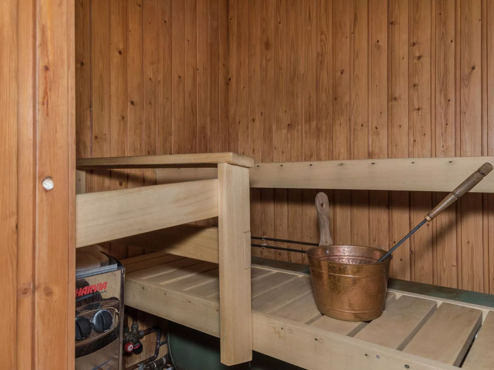 Ylläskarpalo 2 keskimmäinen-Drinnen