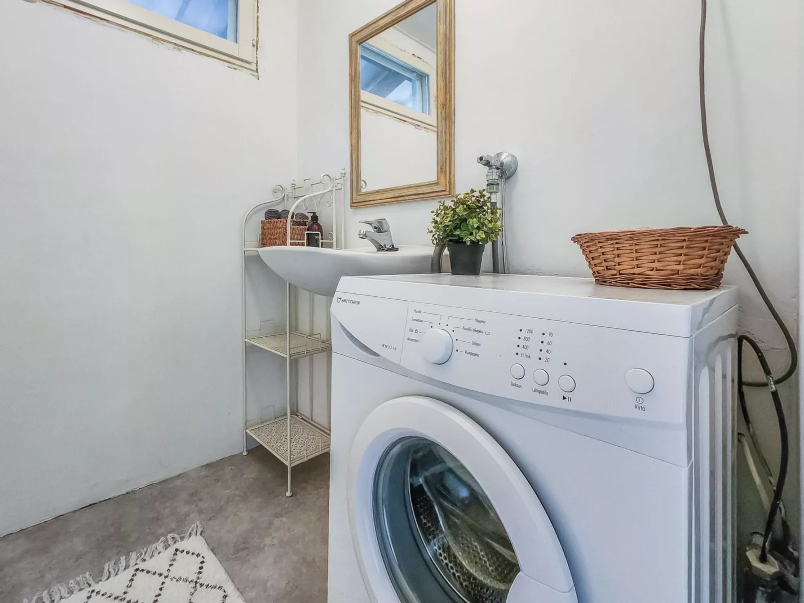 Artturin mökki-Dedans