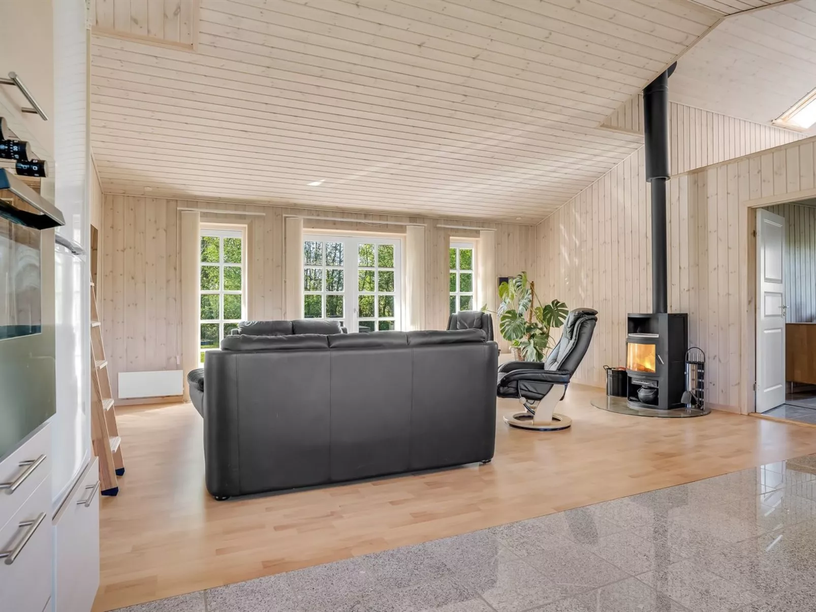 "Elsabet" - 600m to the fjord-Inside