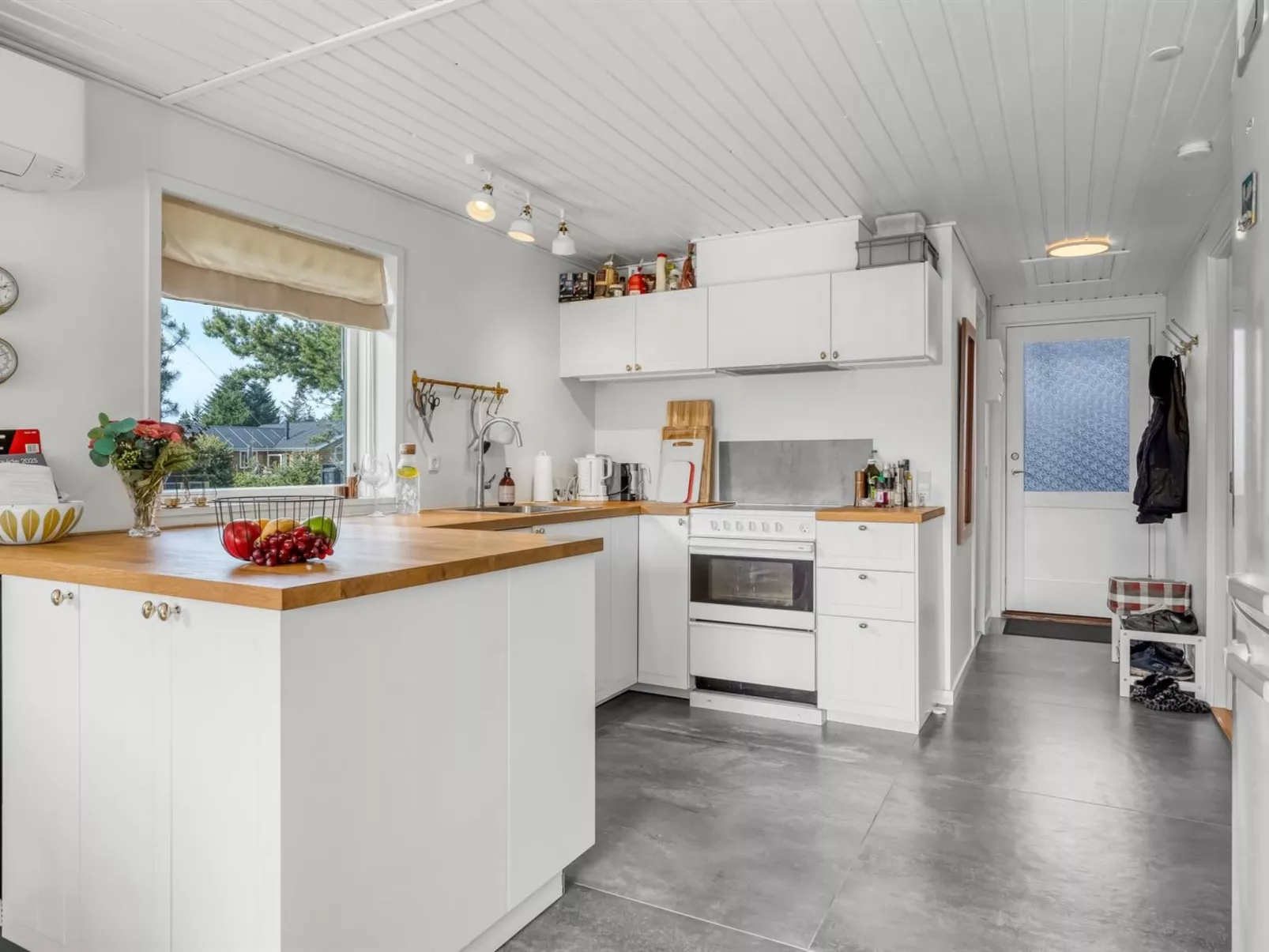 "Toralf" -  from the sea-Drinnen