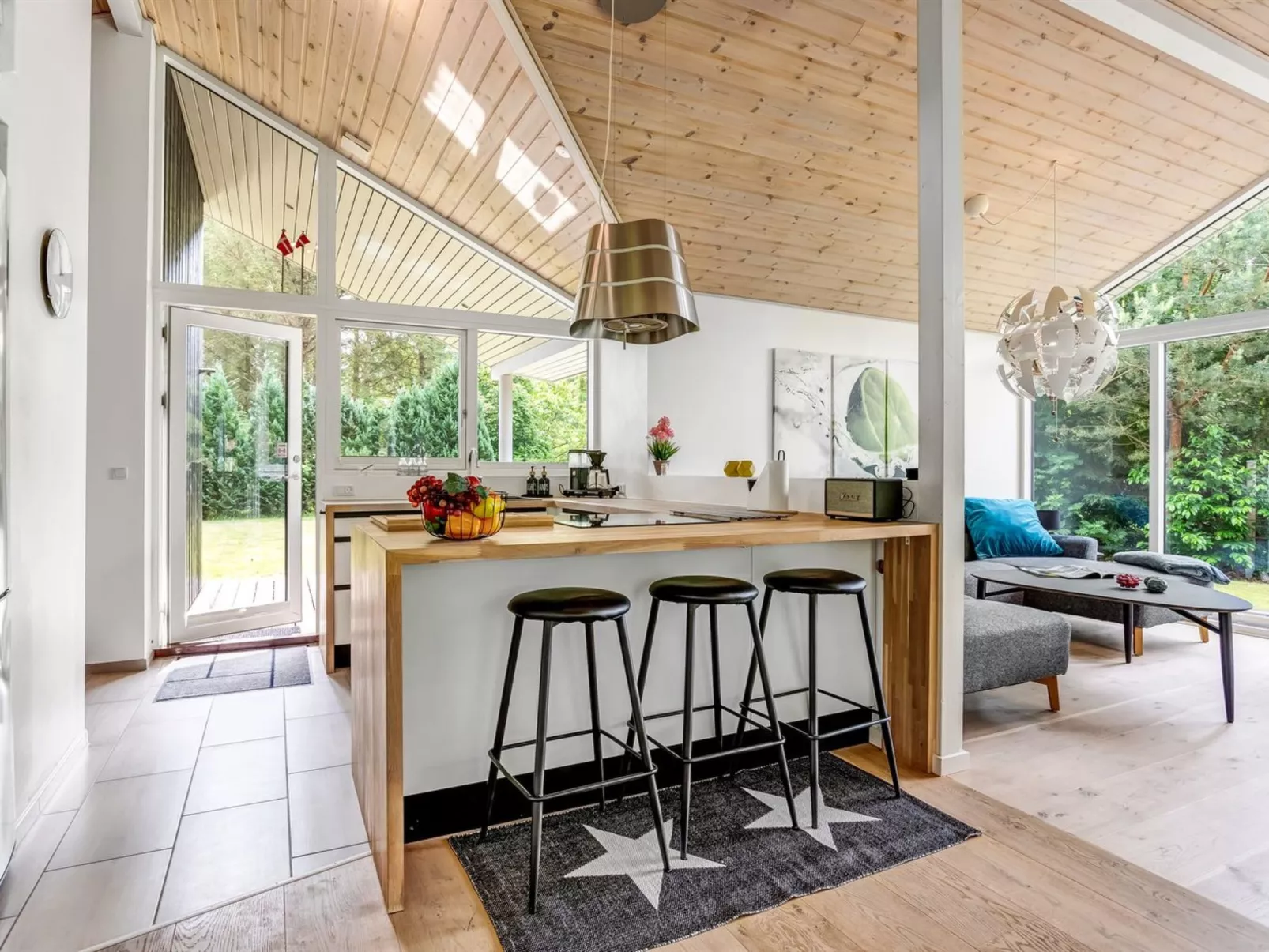 "Nanni" -  from the sea-Drinnen