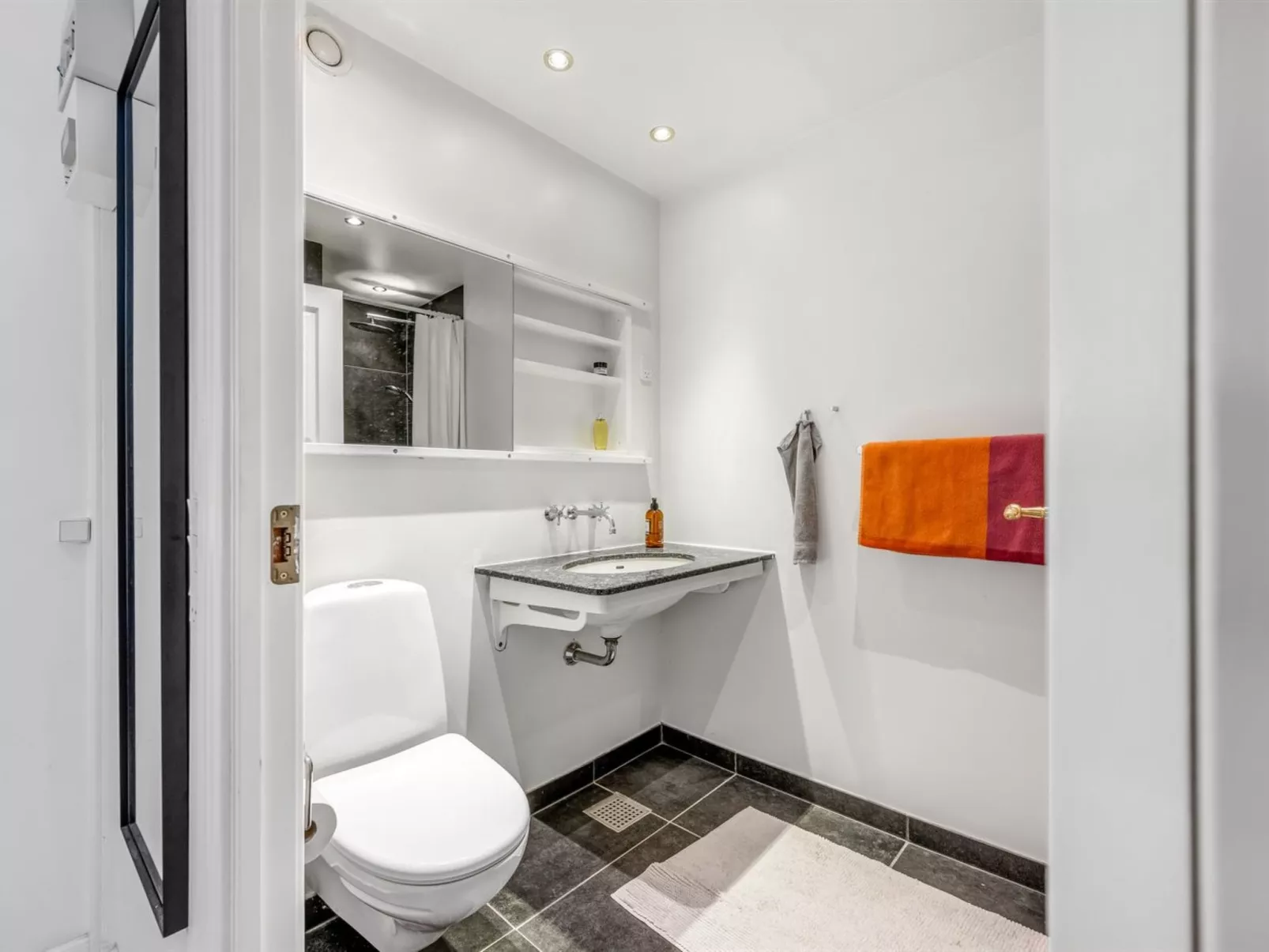 "Epiphania" - 130m from the sea-Inside