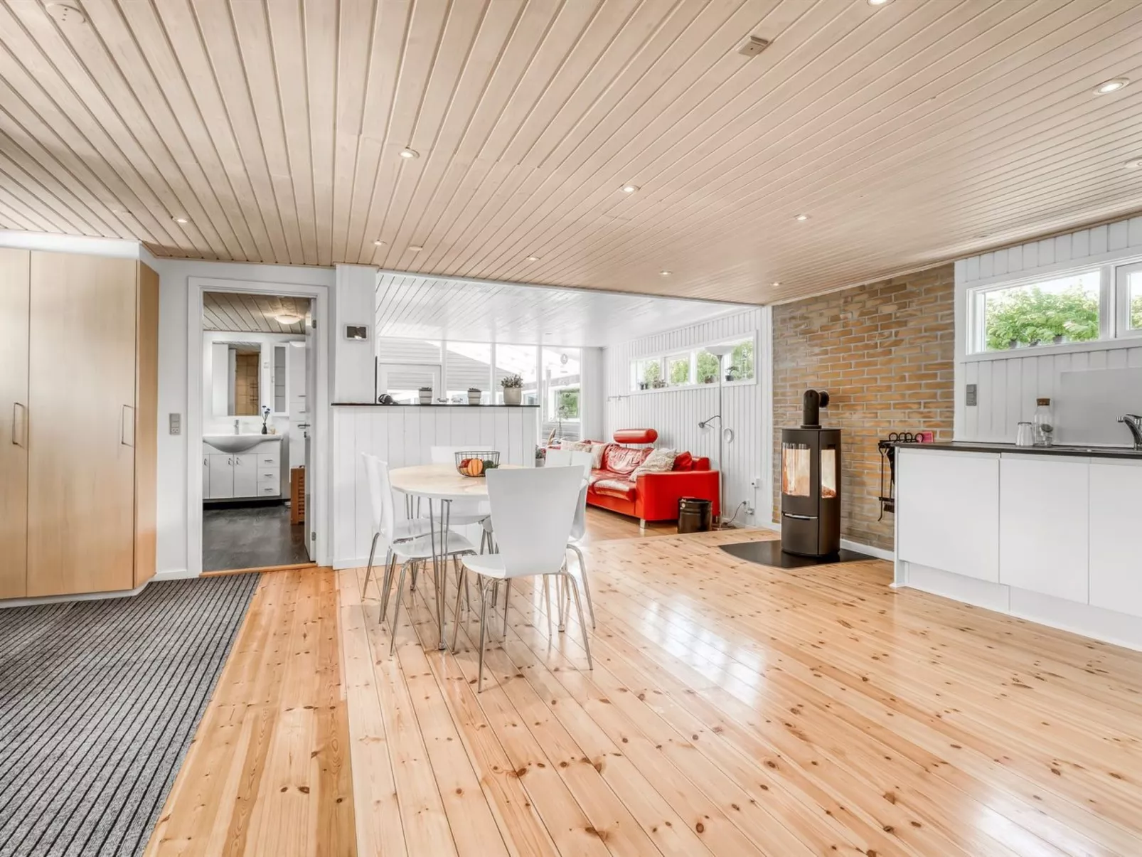 "Rathi" -  from the sea-Drinnen