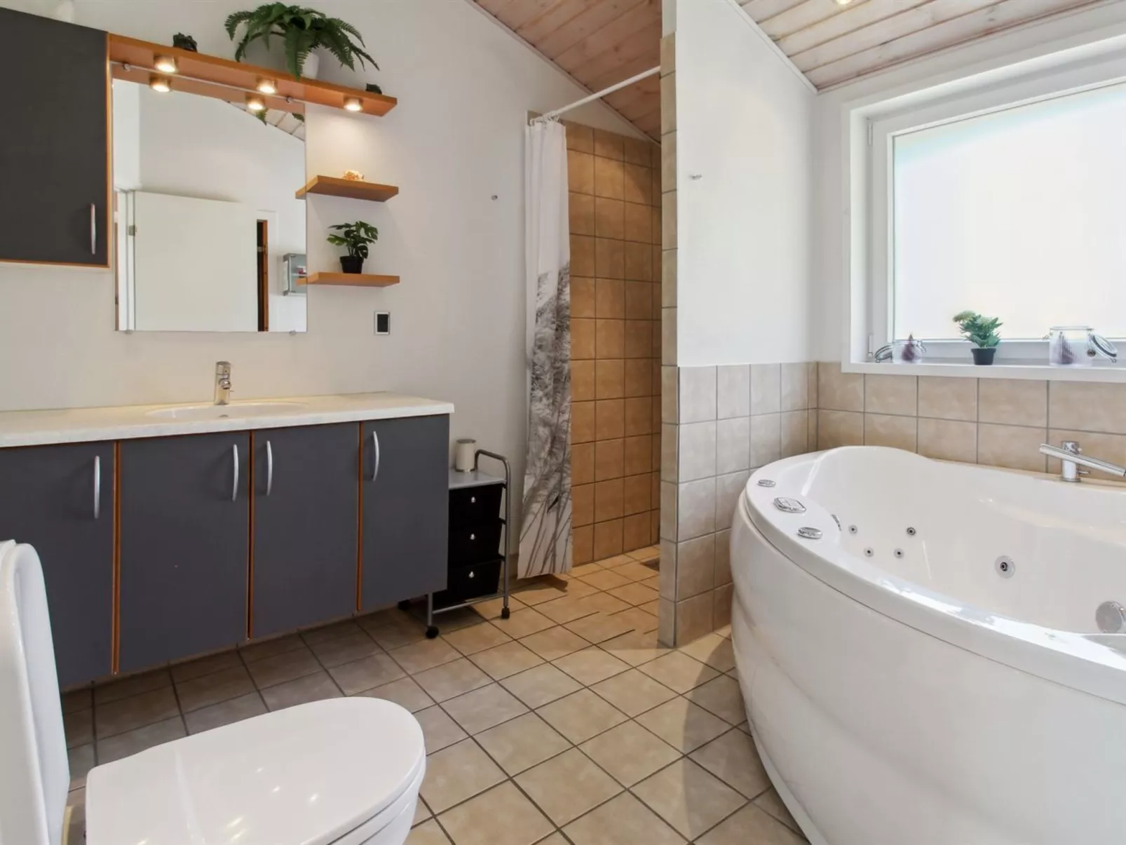 "Kiowa" - 4km from the sea-Drinnen