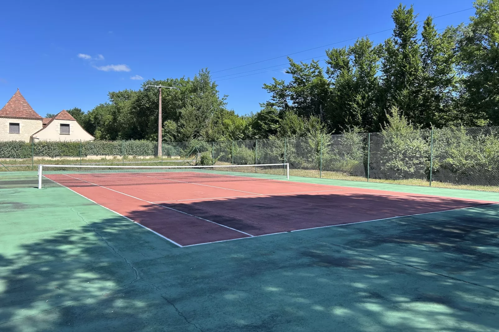 Sur la Cave-Parkeinrichtungen