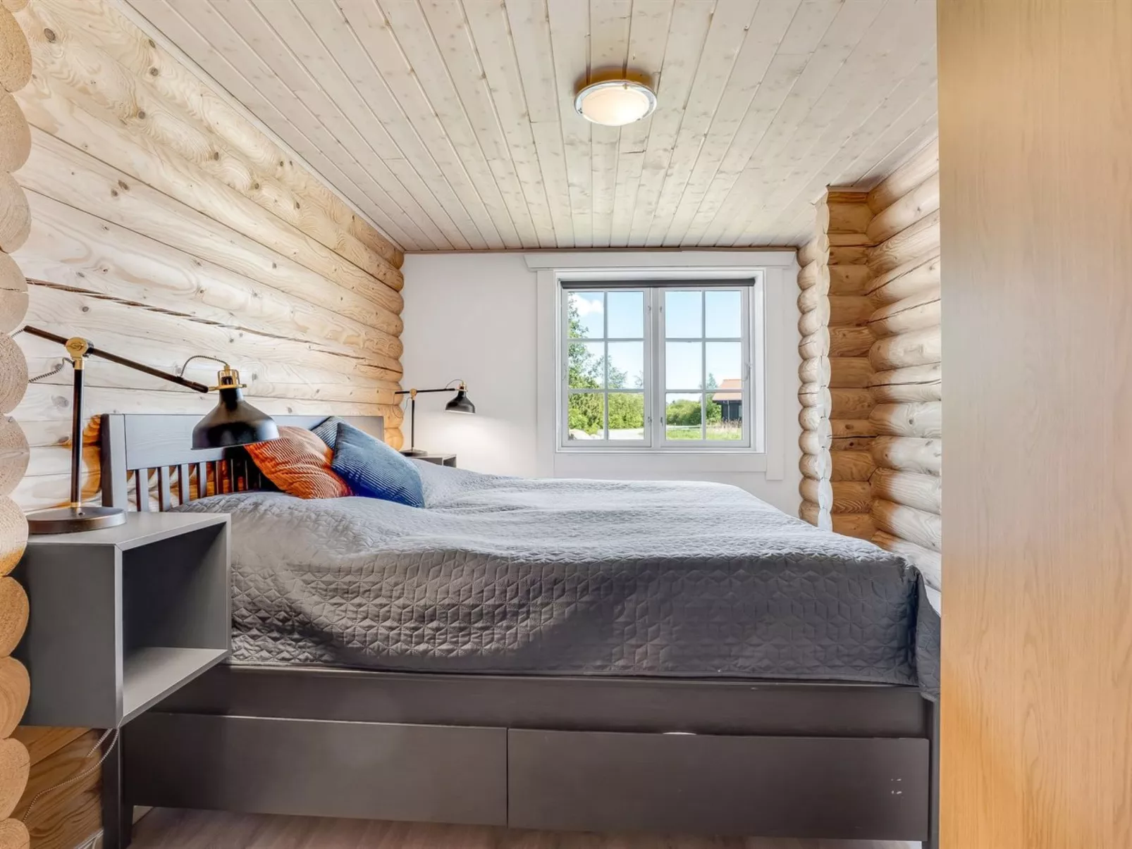 "Edzard" - 900m from the sea-Inside