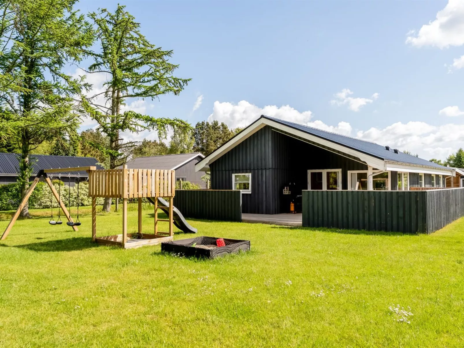 "Ebertine" - 740m to the fjord-Outside