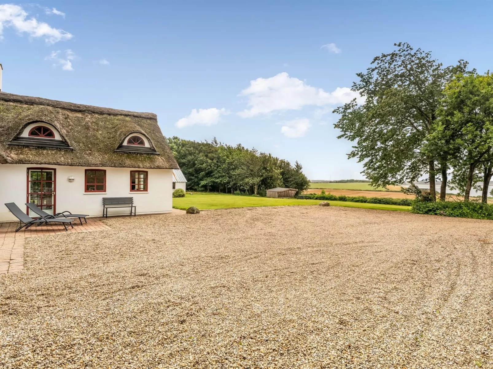 "Åsta" - 400m to the fjord-Outside