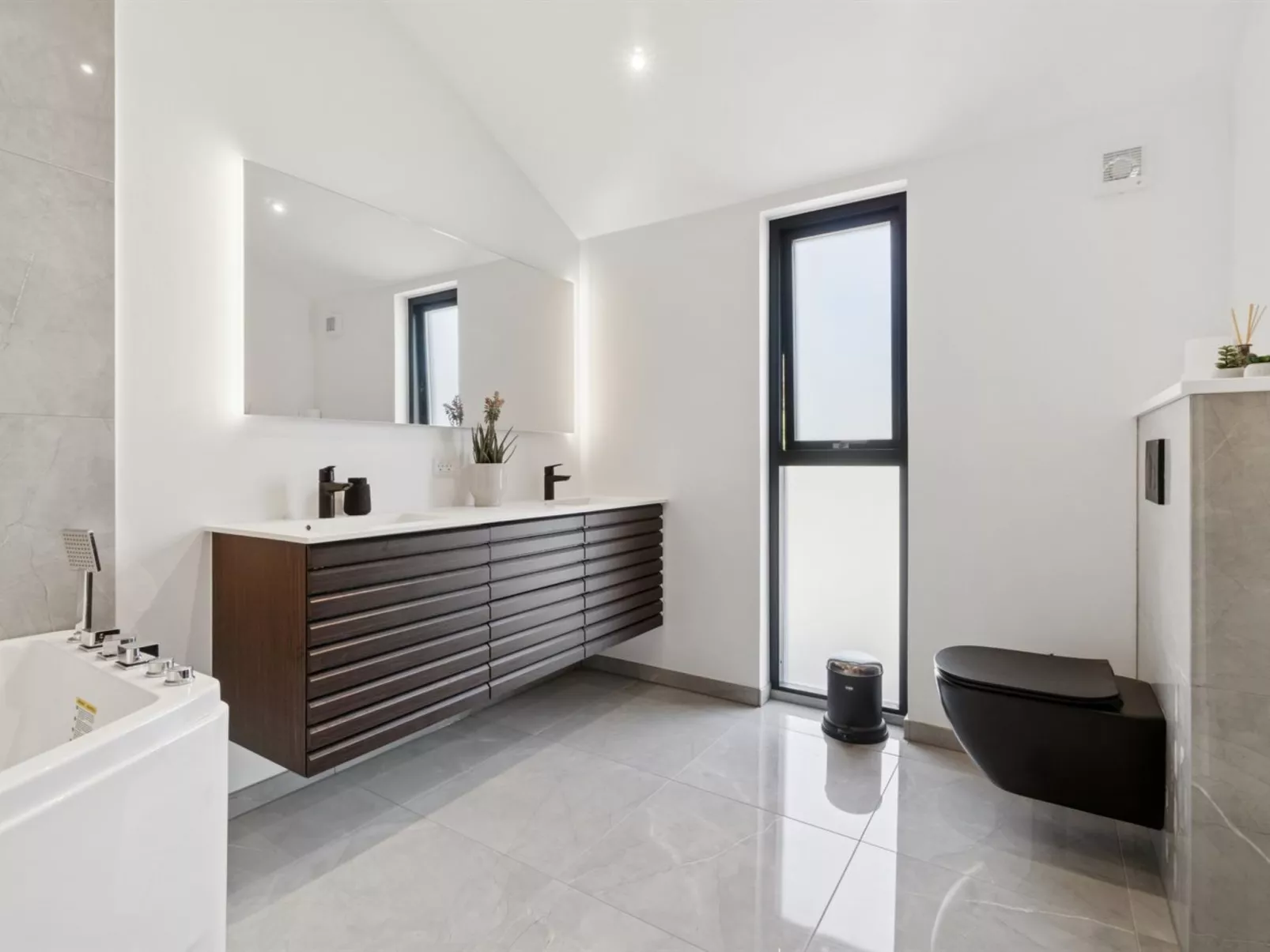 "Tove" - 350m from the sea-Drinnen