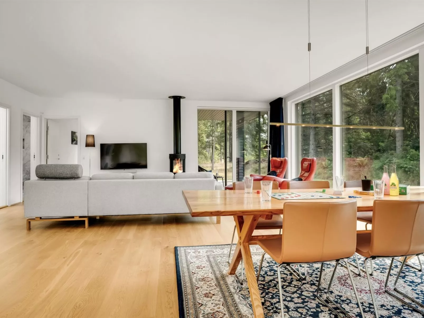 "Jonas" -  from the sea-Dedans