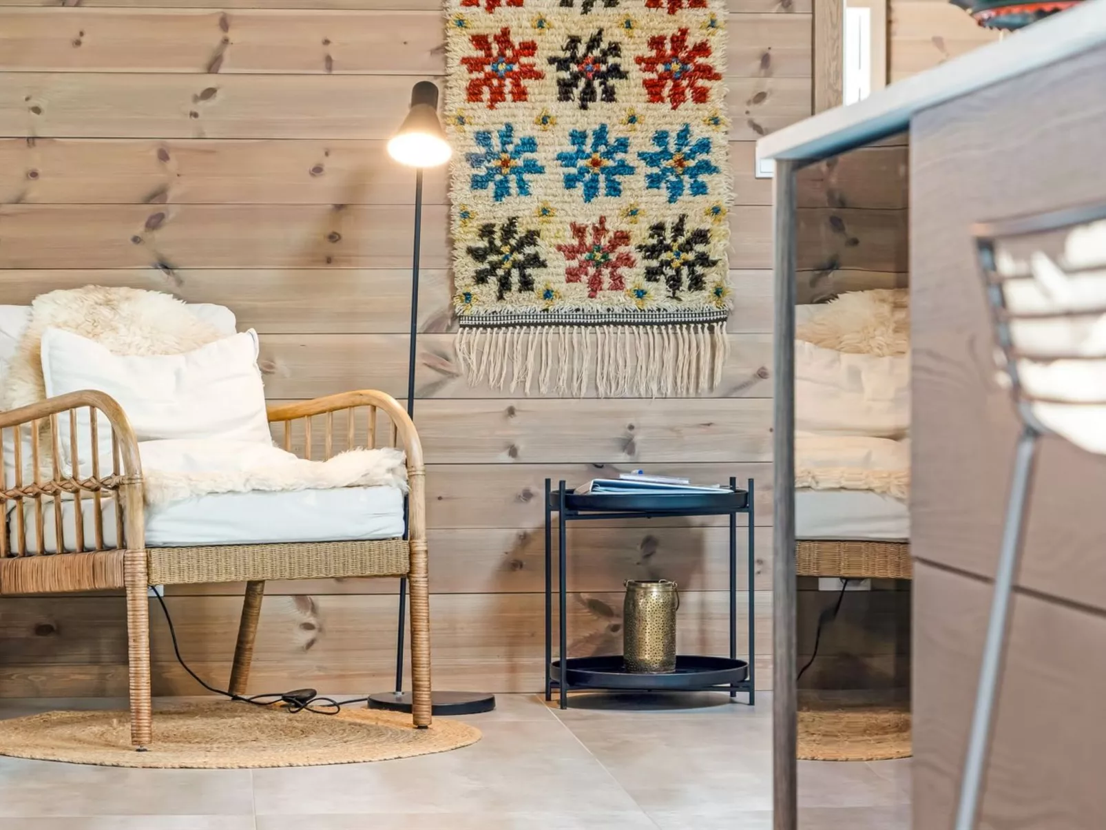 "Arbnora" -  from the sea-Dedans