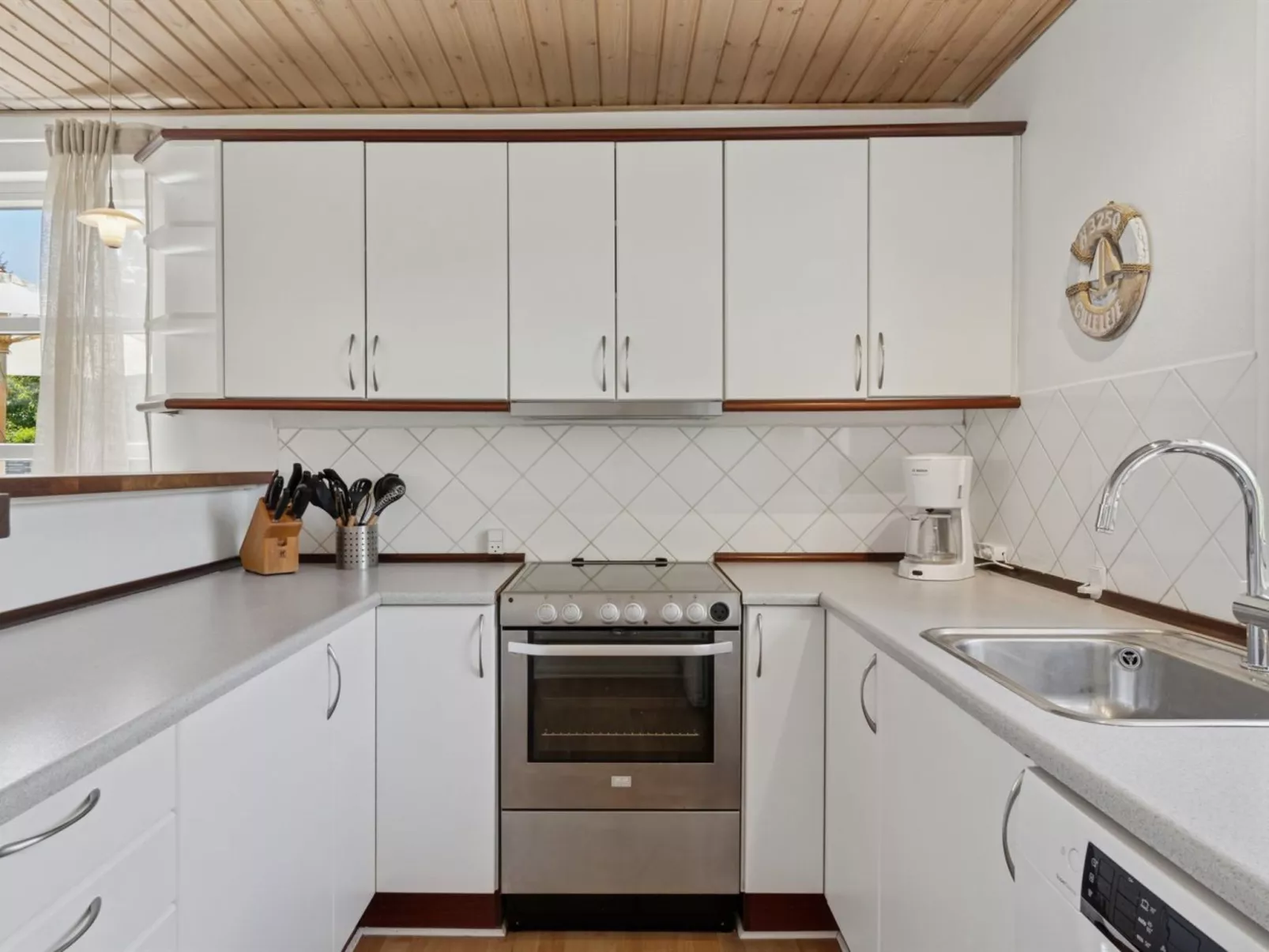 "Annabeth" - 850m from the sea-Inside