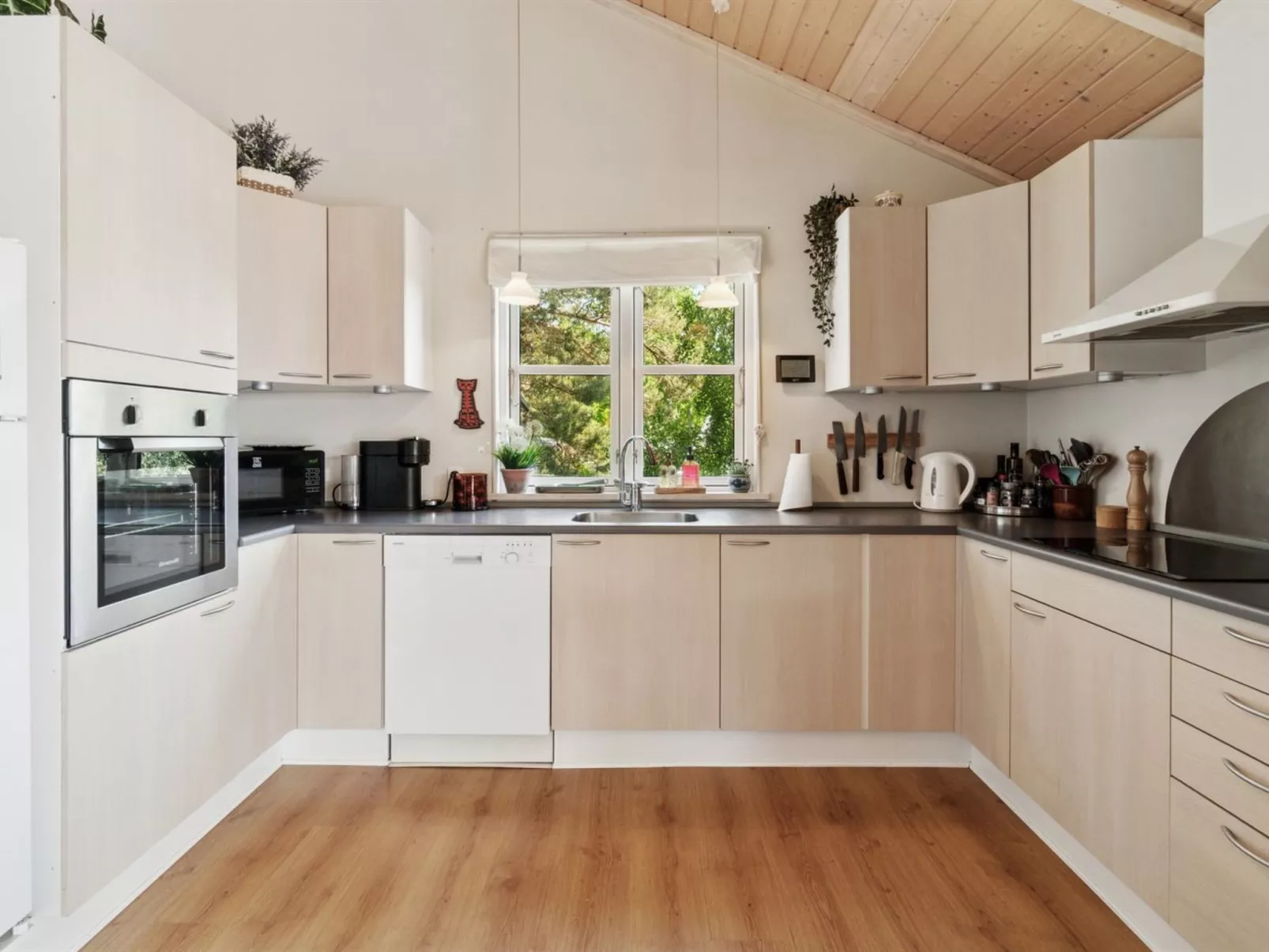 "Mariam" - 100m from the sea-Inside