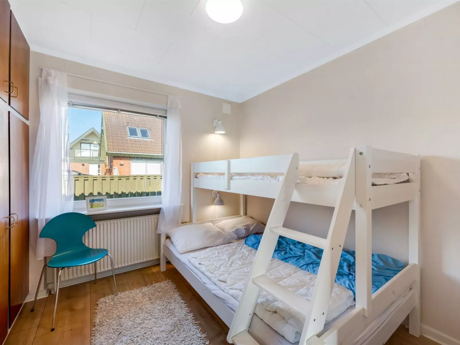 "Svein" - 500m to the fjord-Drinnen