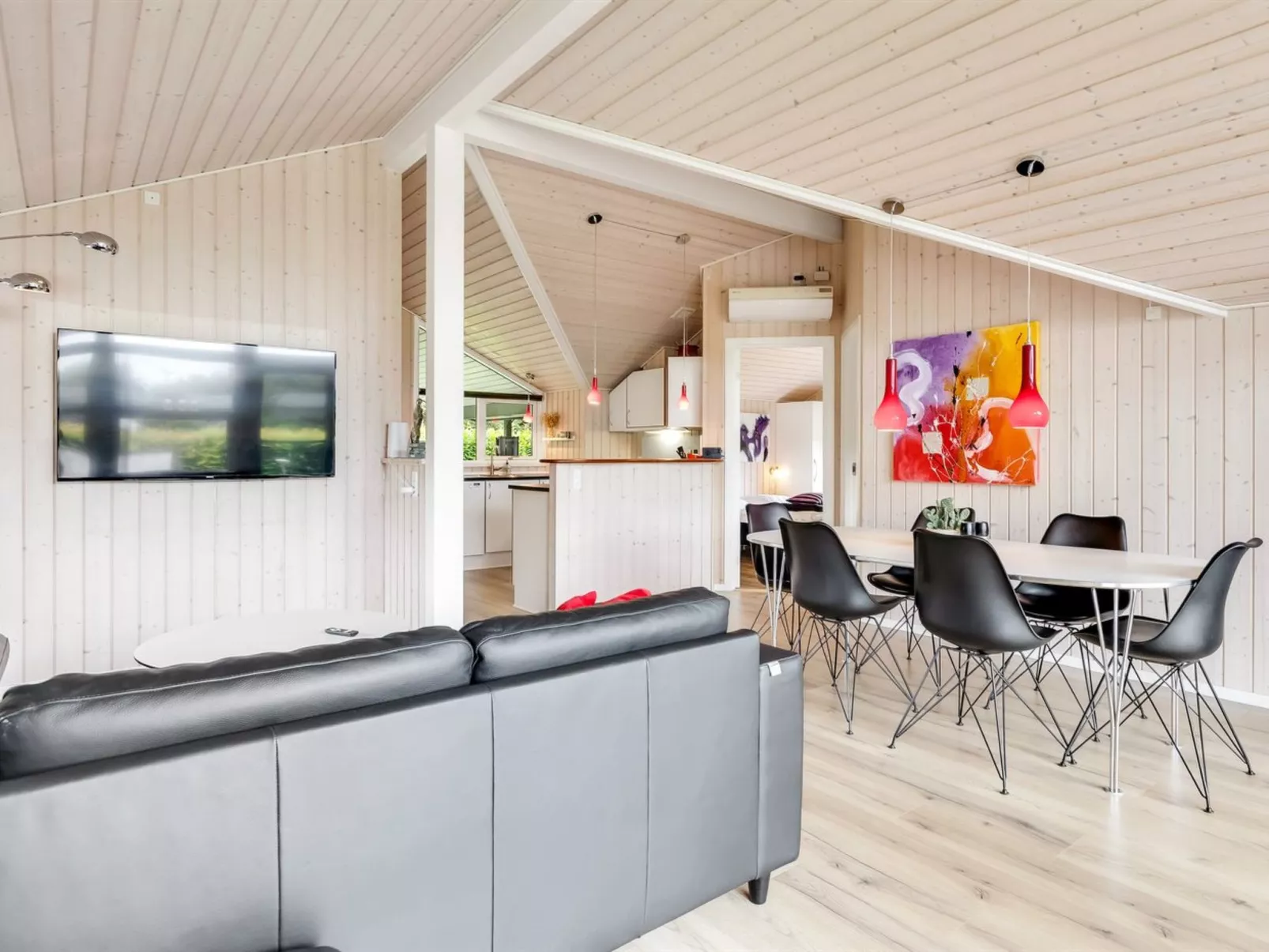 "Naimi" - 30km from the sea-Inside