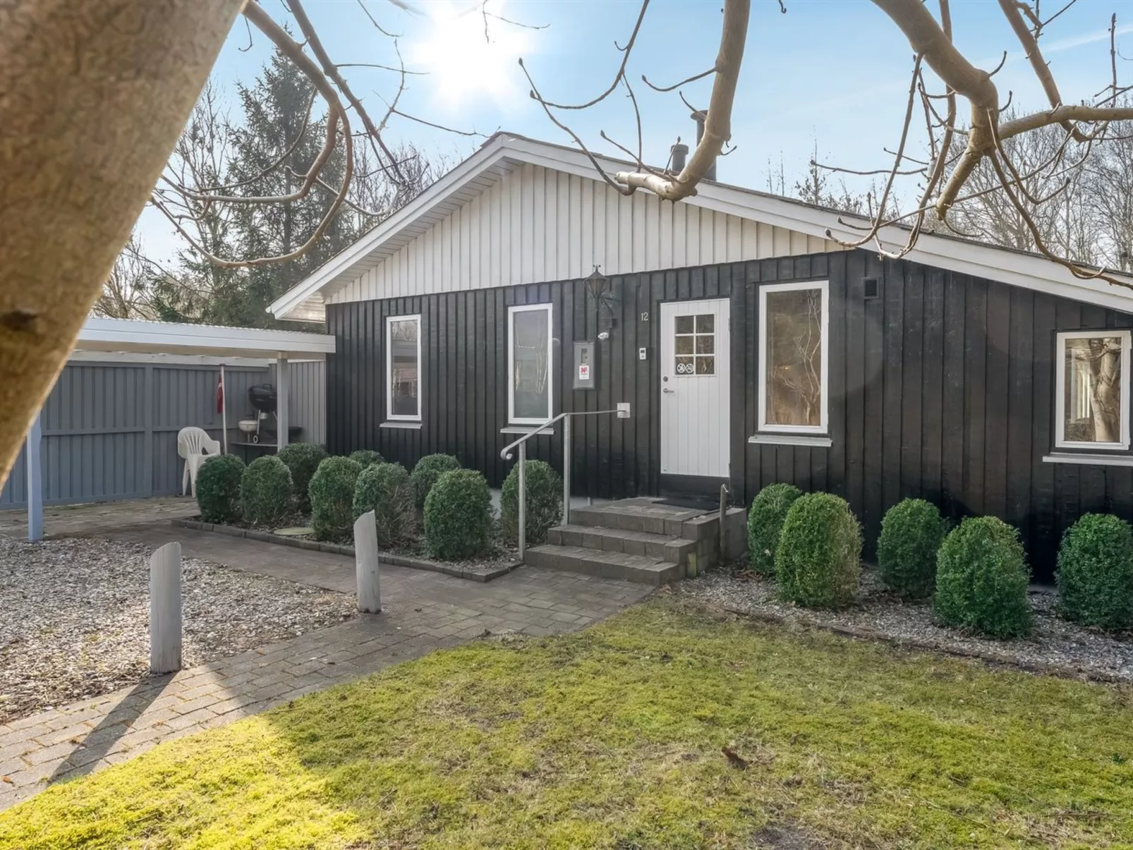 "Iris" - 200m to the fjord-Outside