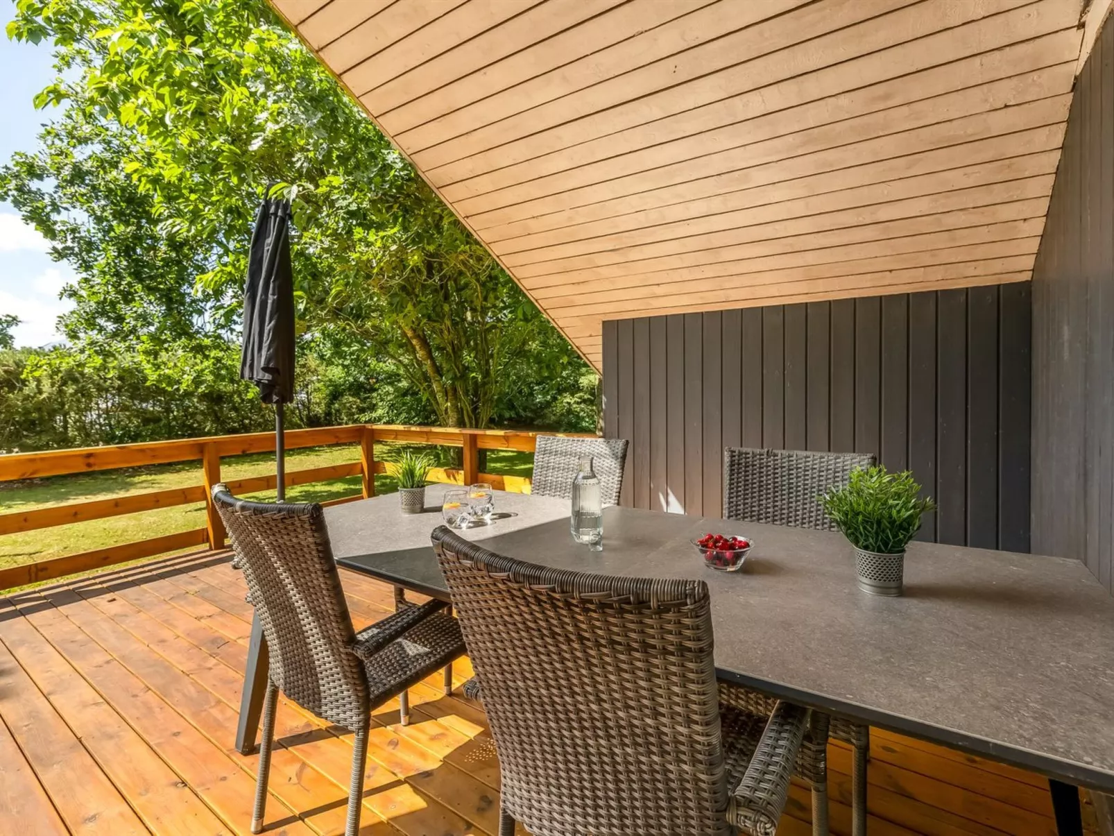 "Yarla" - 500m to the fjord-Outside