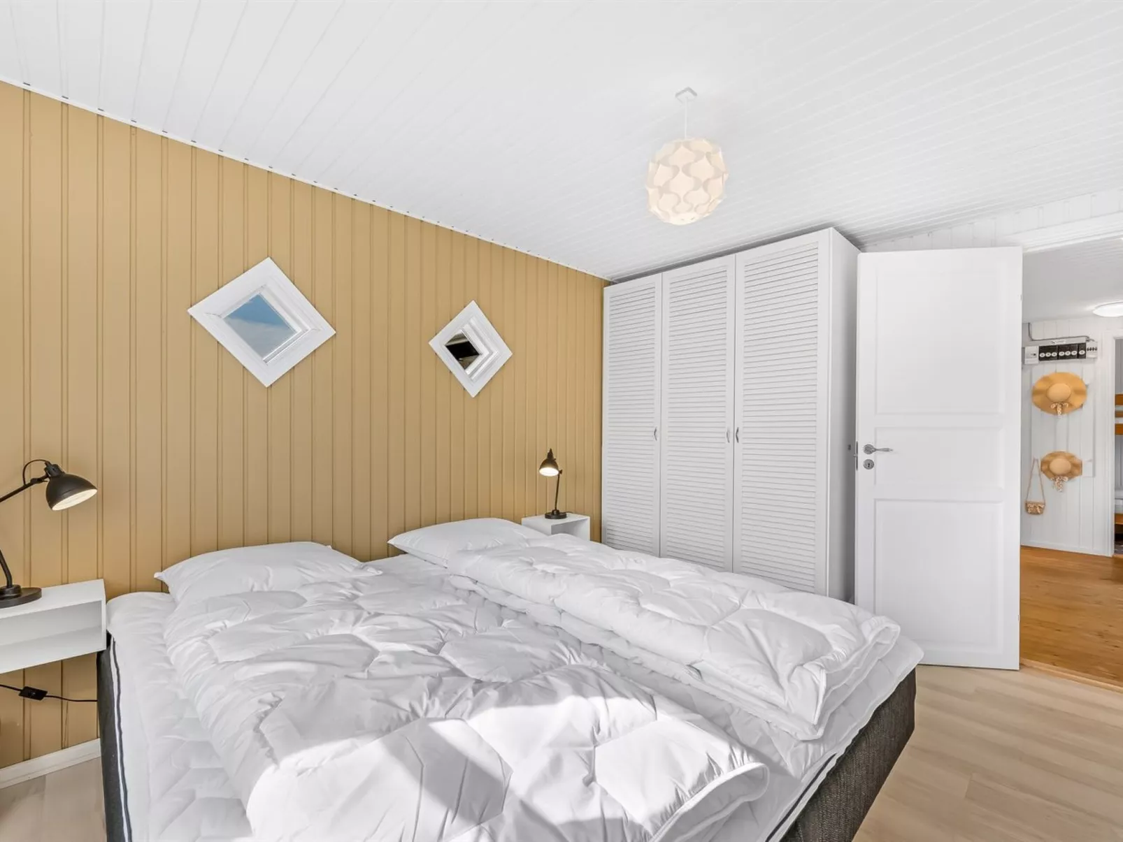 "Åse" -  from the sea-Dedans