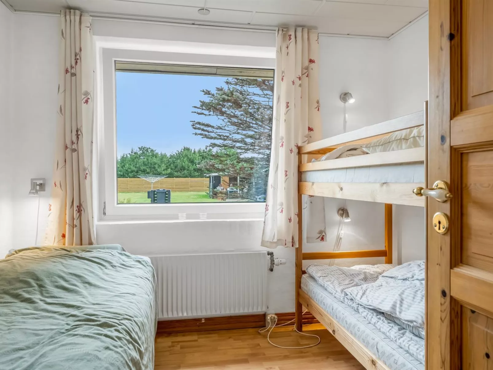 "Ebon" -  from the sea-Drinnen