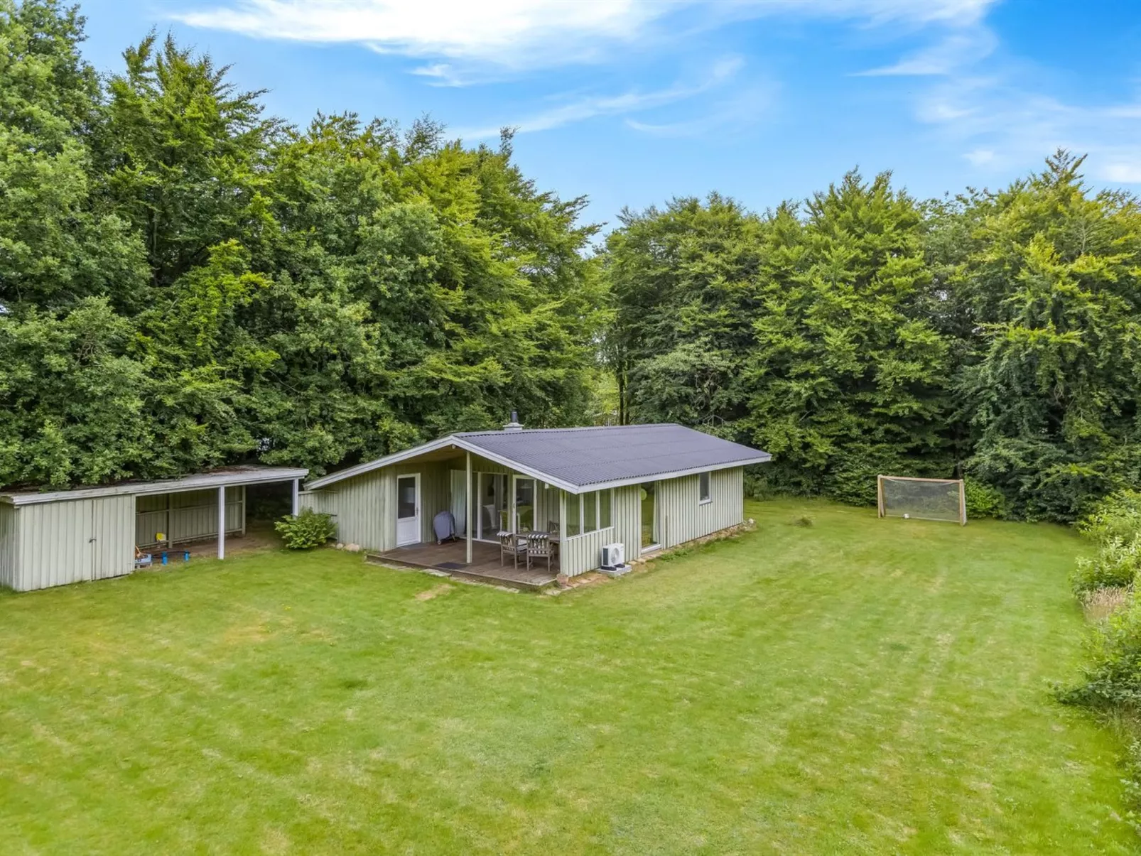 "Göran" - 30km from the sea-Dehors