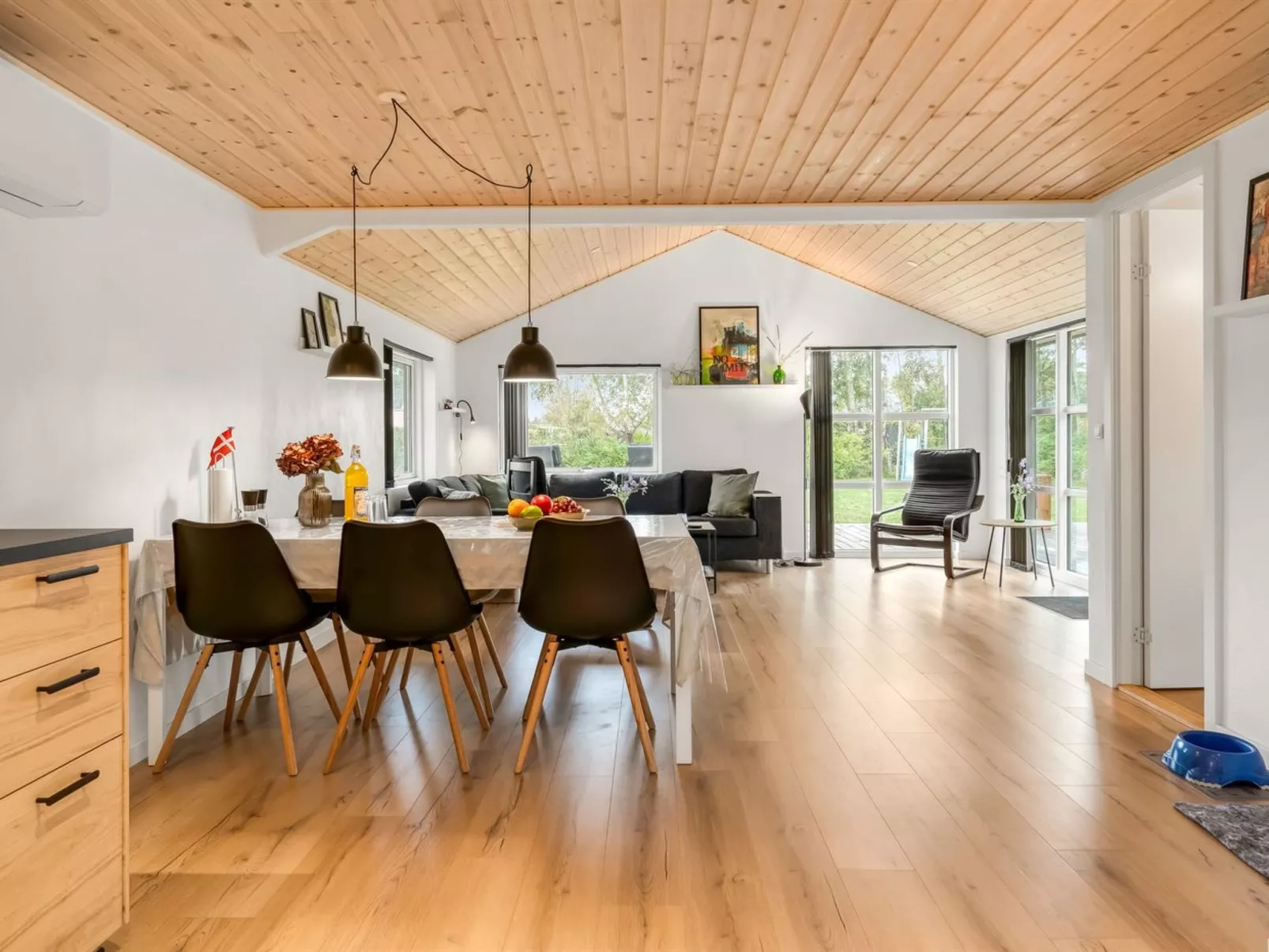 "Silvia" -  from the sea-Drinnen