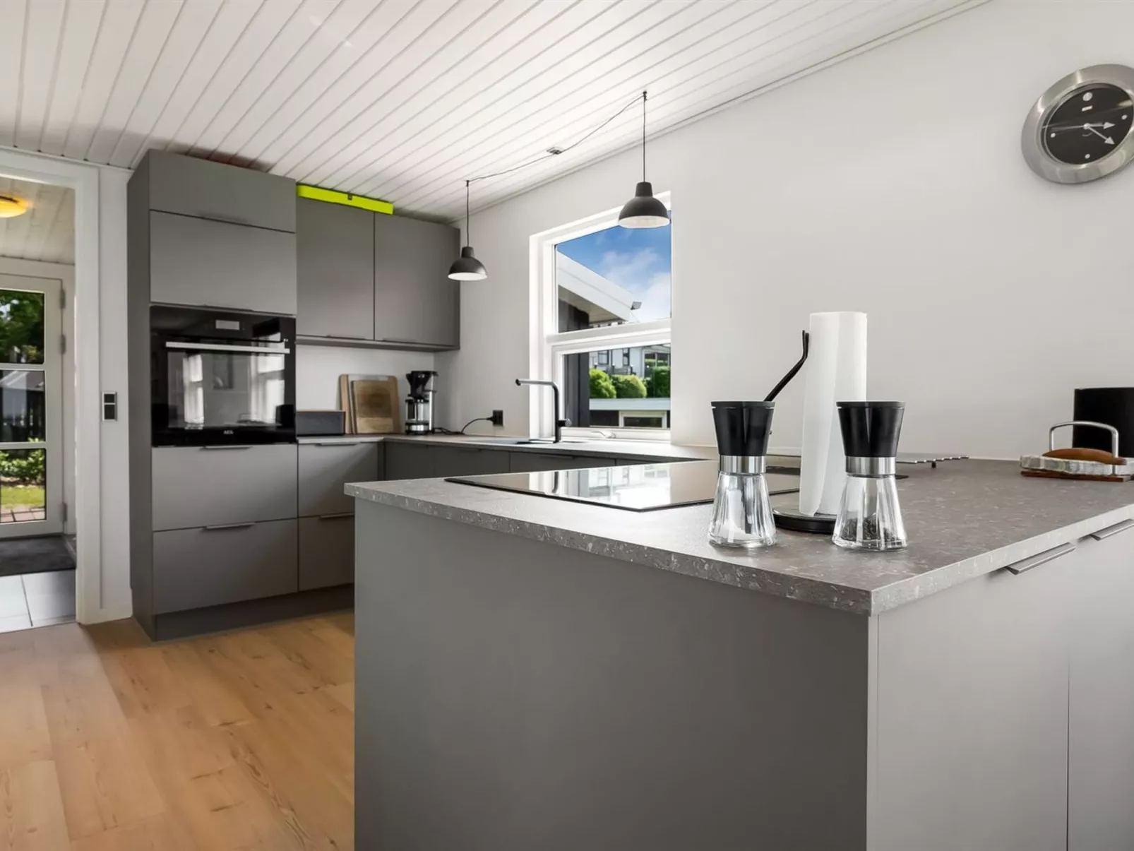 "Akira" - 250m from the sea-Dedans