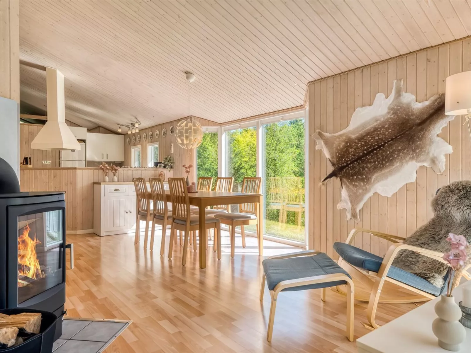 "Elizabeth" - 150m to the fjord-Drinnen