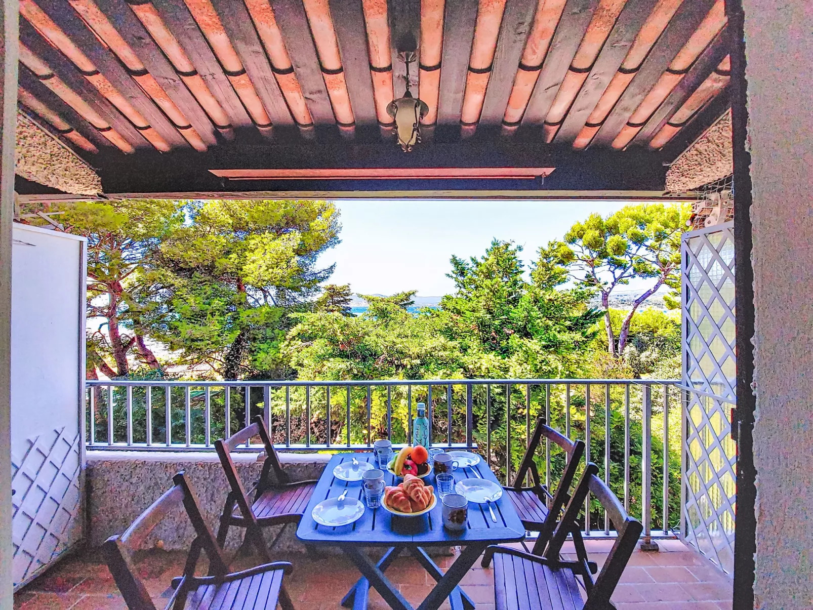 Les Aigues Marines-Dehors