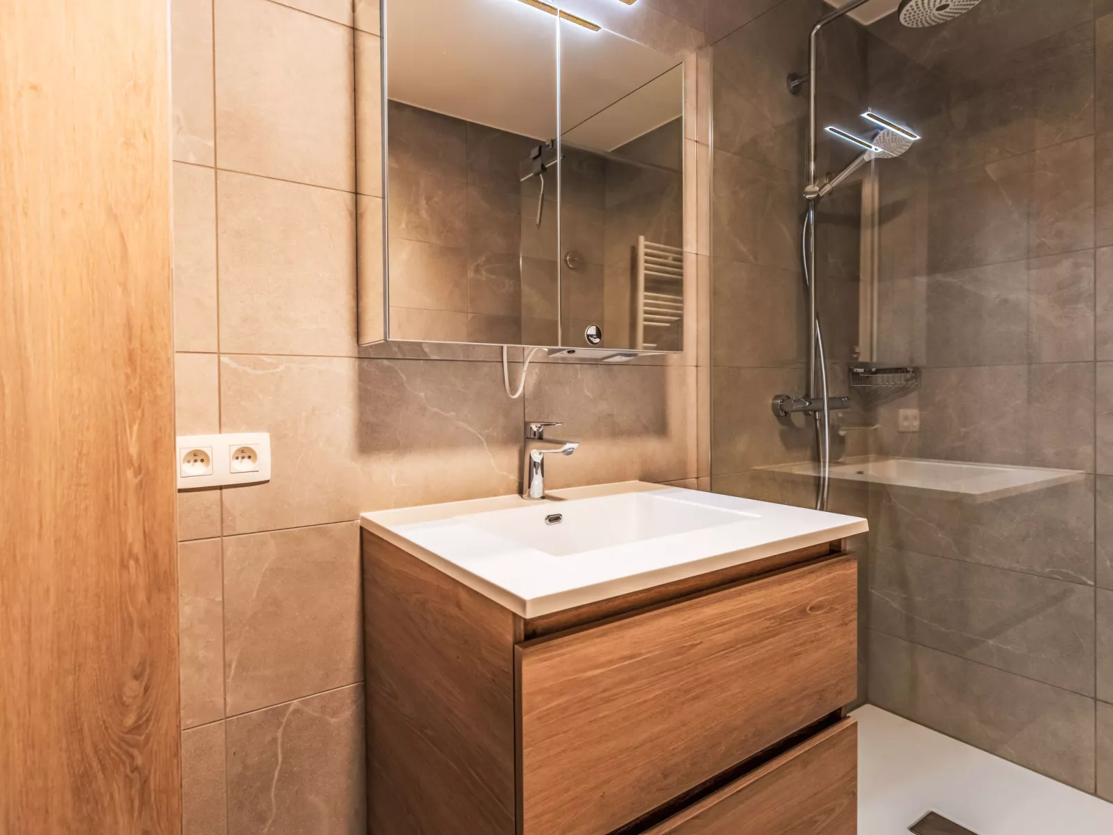 C-Dream I with lateral seaview-Drinnen