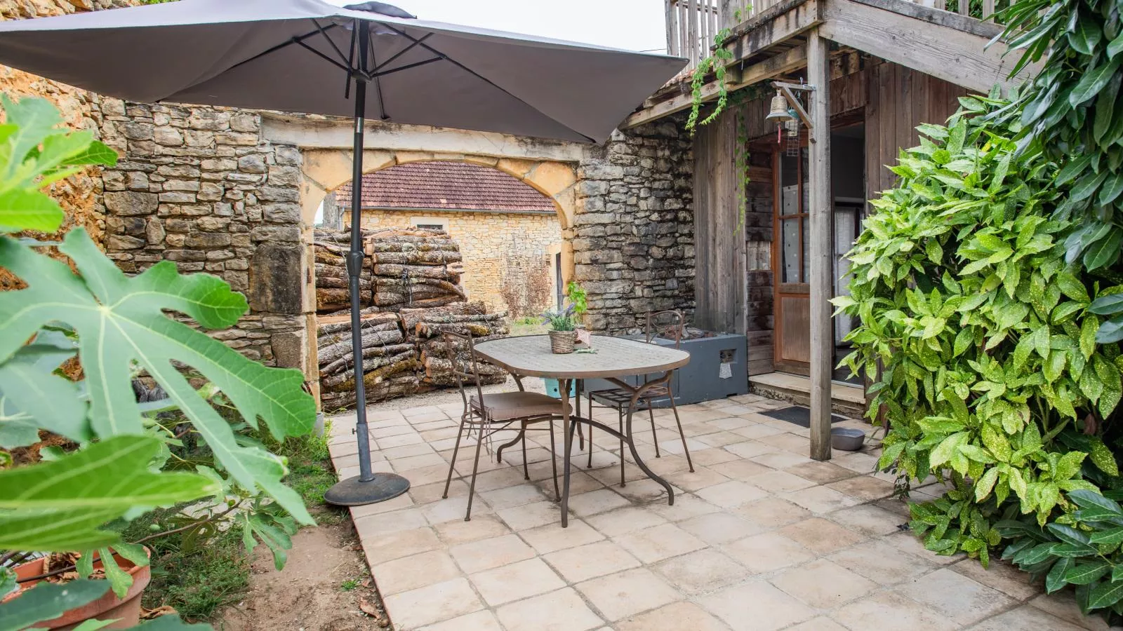 Lili-Terrace balcony