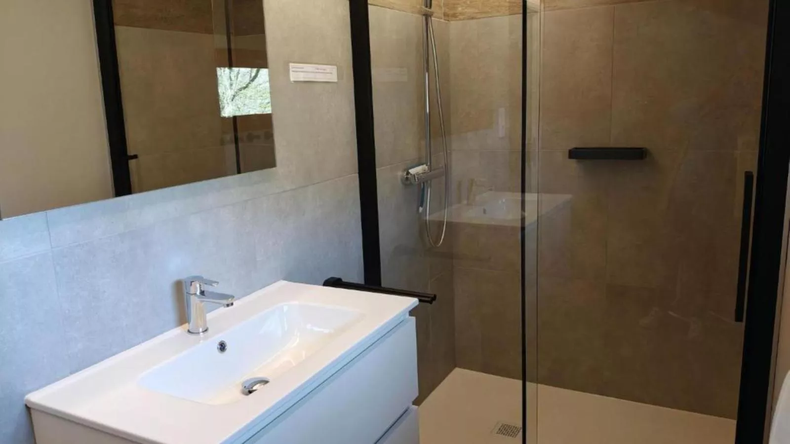 Vue sur Ourthe-Badezimmer