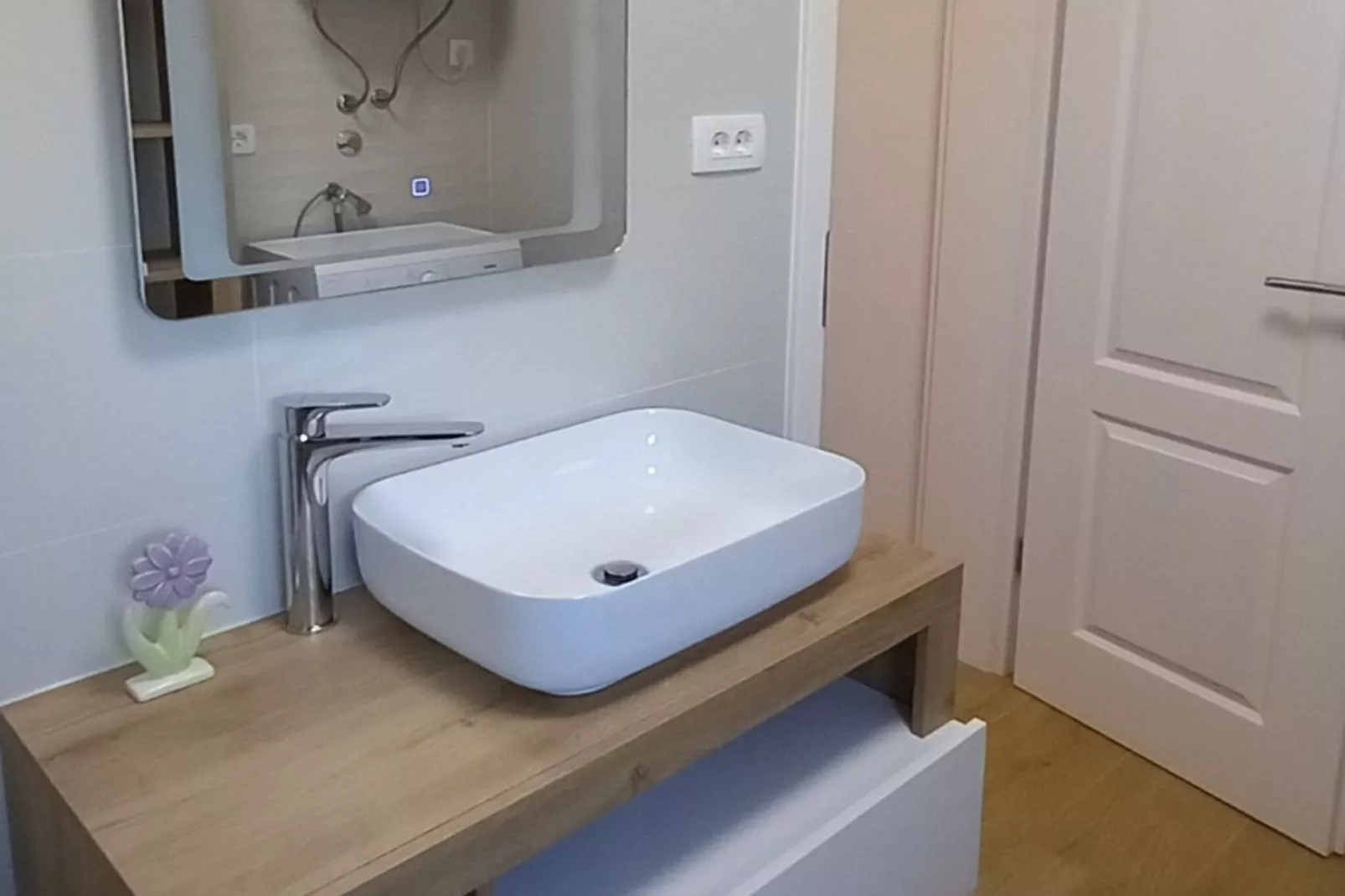 Two Bedroom Apartment With Private Pool-Salle de bain