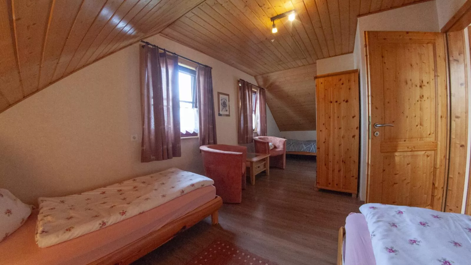 Naturstammhaus-Schlafzimmer