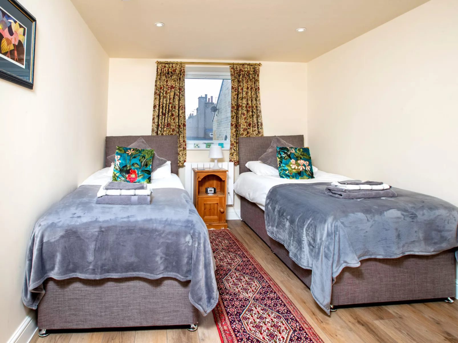 Number Seven-Drinnen