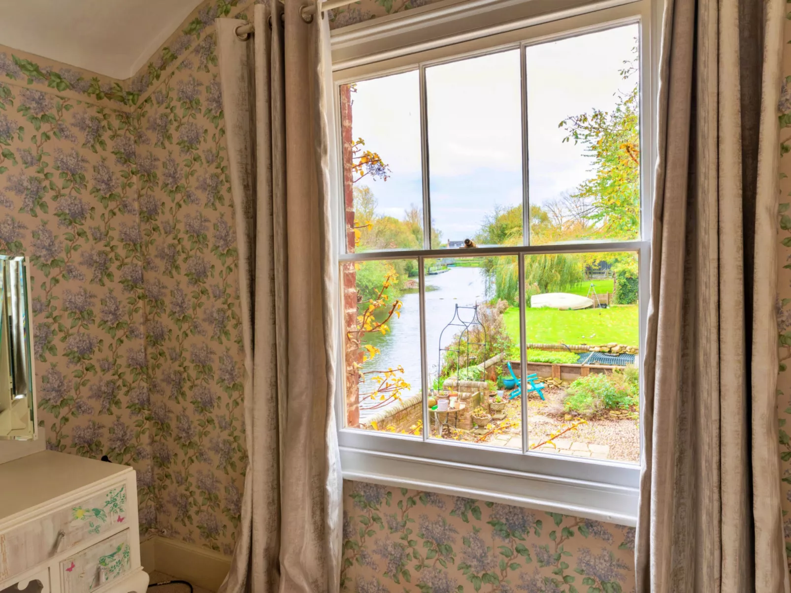 Islip Mill House - Beautiful Riverside Home-Inside