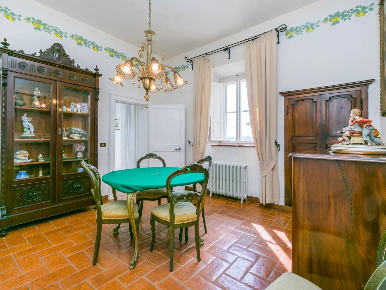 Villa La Guardia Vecchia-Dedans