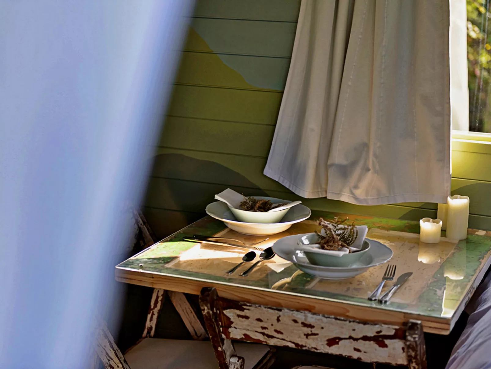 'Angharad' Poachers Hut-Inside