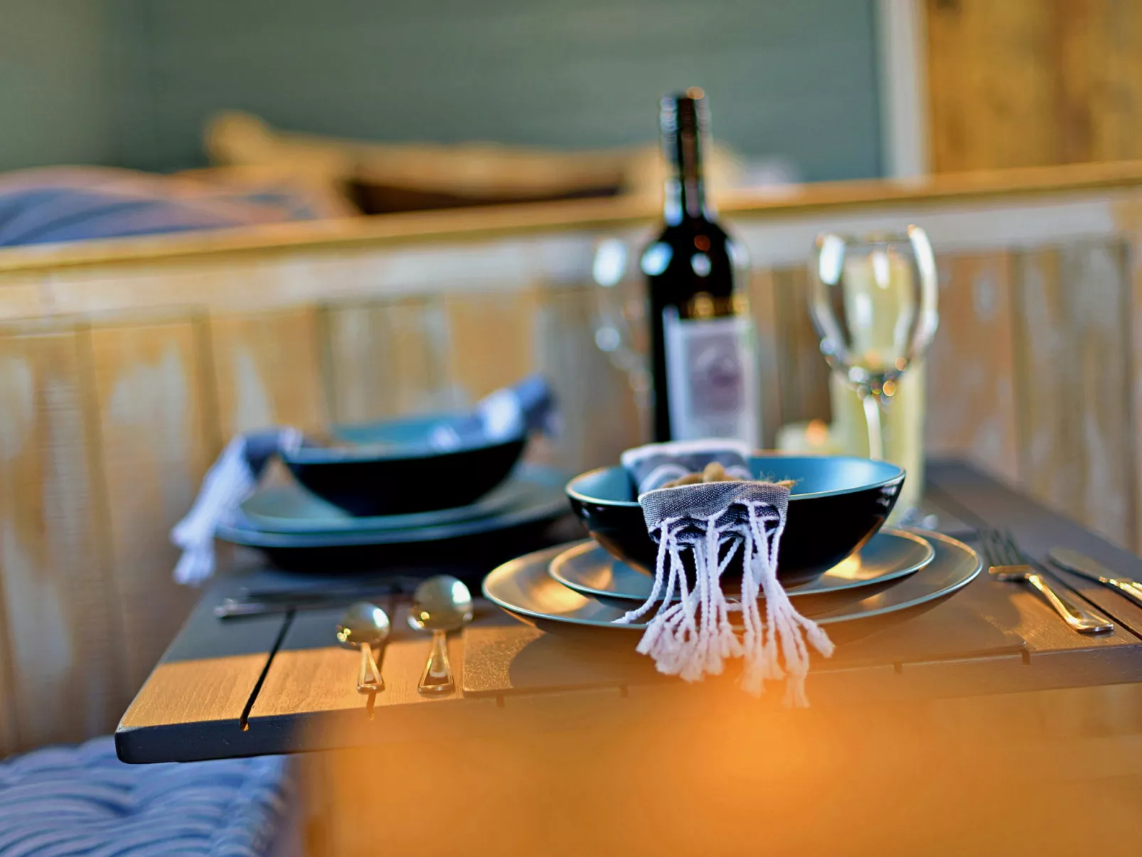 'Susanna' Poachers Hut-Dedans