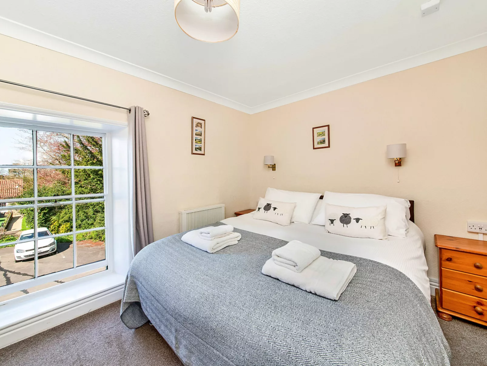 Cleveland Hall Apt-Drinnen