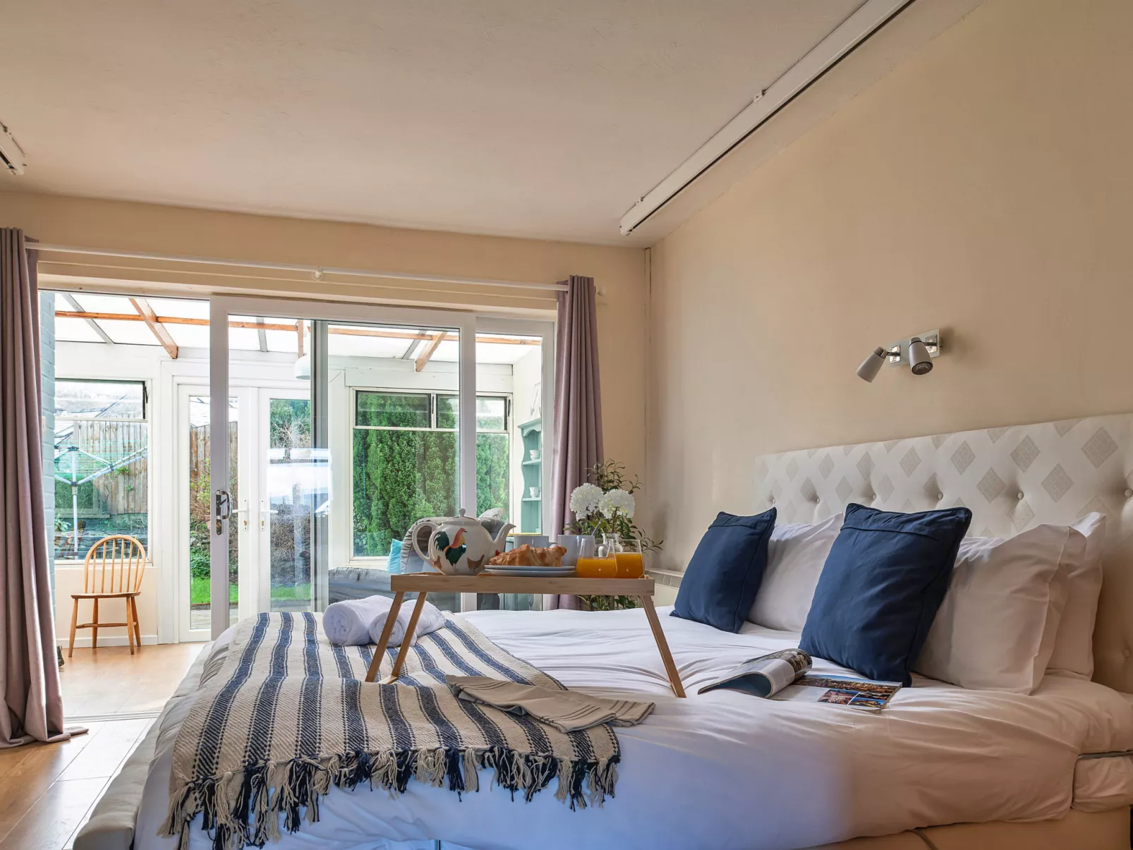 37 Bro Enddwyn-Dedans