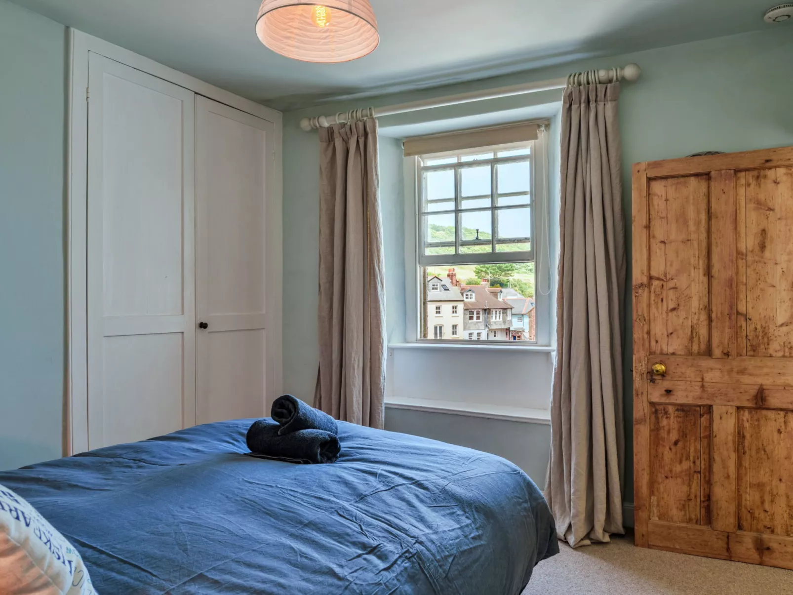 April Cottage-Dedans